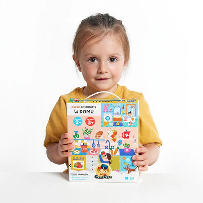Puzzle CzuCzu Co robimy w domu – pudełko produktu z podpisami i informacjami o wieku – zdjęcie frontu pudełka z dużą ilustracją.