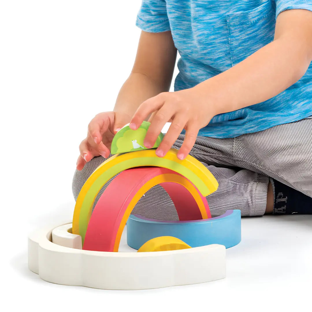 Drewniana tęcza do układania Tender Leaf Toys – kolorowa drewniana zabawka rozwijająca kreatywność.
