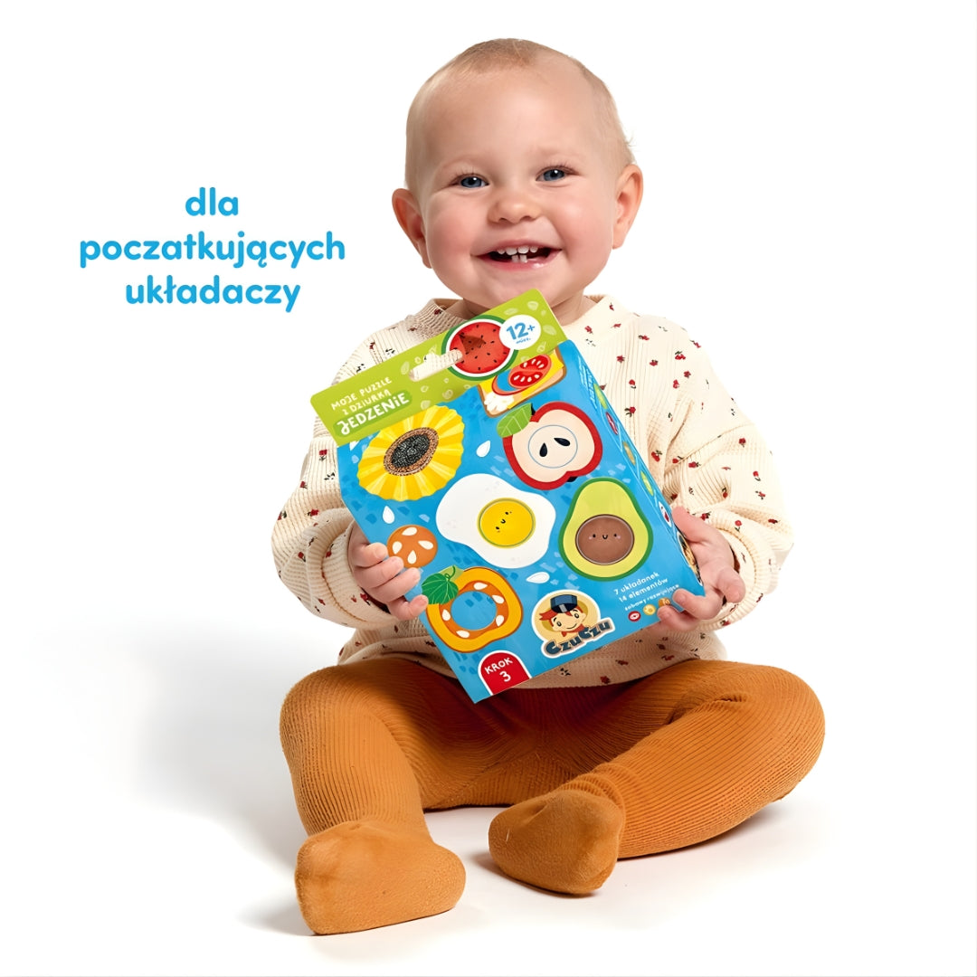 Układanki dla dzieci 12m+ - CzuCzu Jedzenie - dziecko trzymające opakowanie.