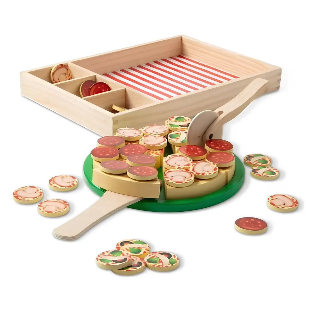 Drewniana Pizza Party Melissa & Doug z sześcioma kawałkami pizzy i dodatkami.