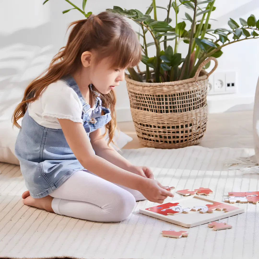 Muminki „Troska” – drewniane puzzle 16 elementowe od marki Barbo Toys 2+ – dziecko układające puzzle.